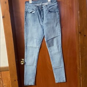LEVIS JEANS SIZE 30